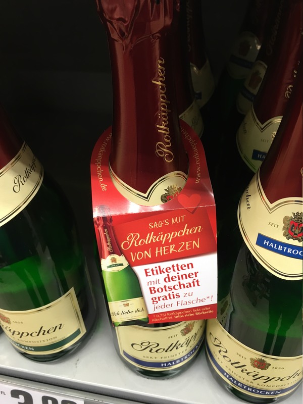 Überprüfen Sie neben Displays jegliche Werbematerialien: Wobbler, Gewinnspiele, Coupons oder Flyer.